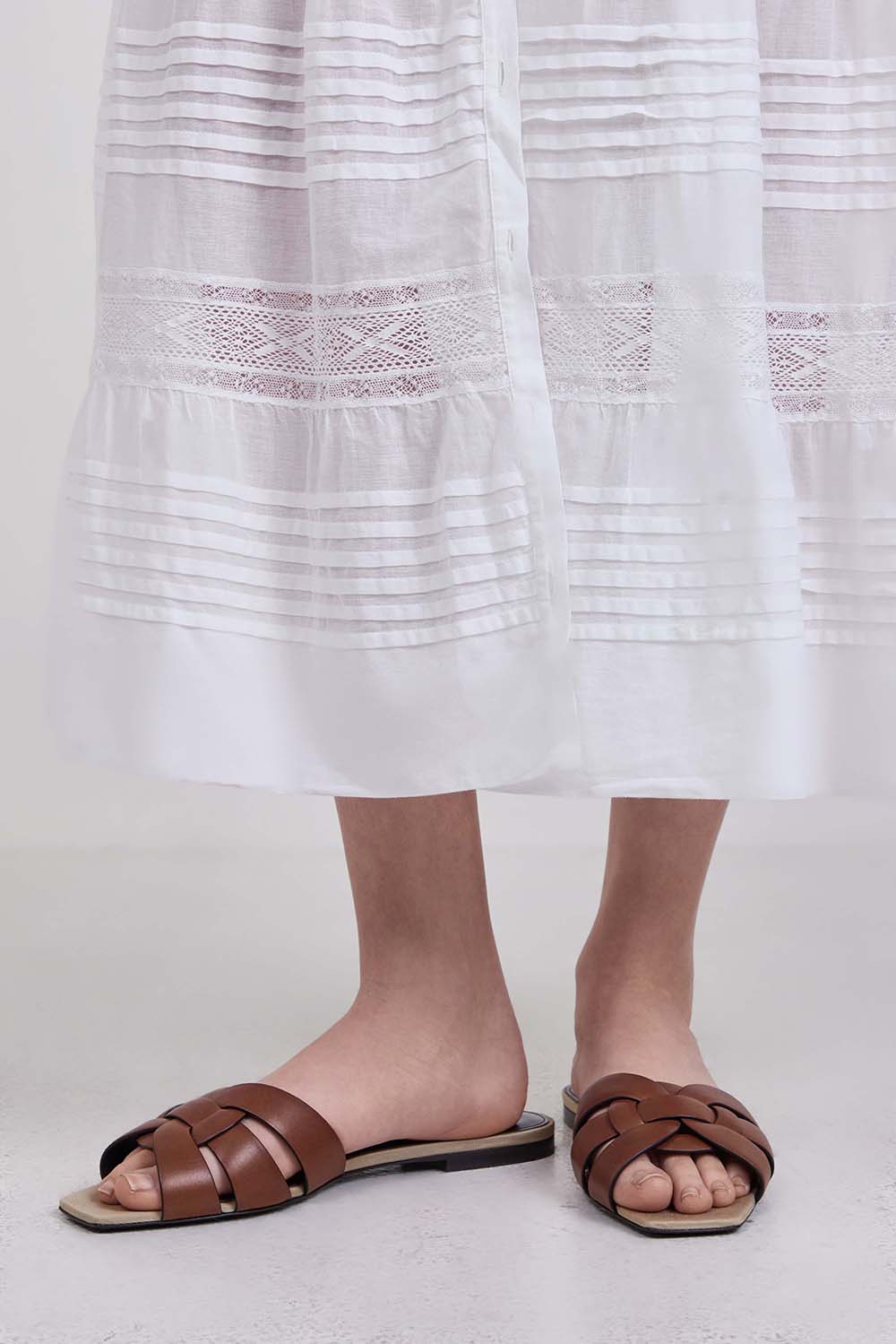 תמונת כל הלוק של כפכפי סליידס